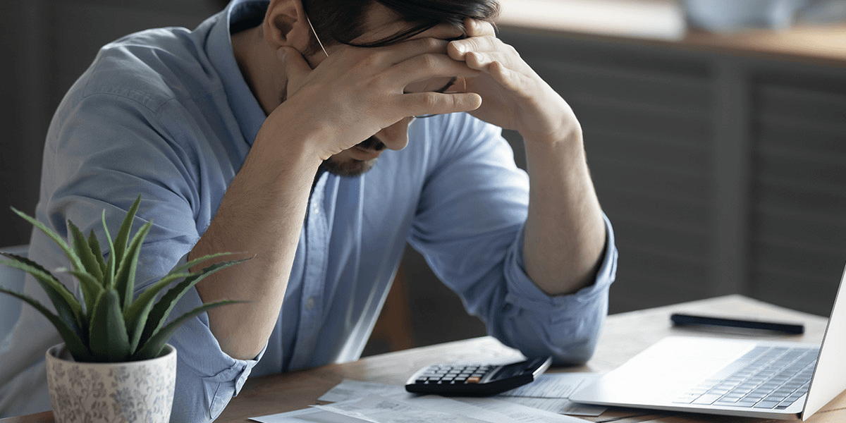 Una mala decisión en programación: El efecto dominó del caos tecnológico